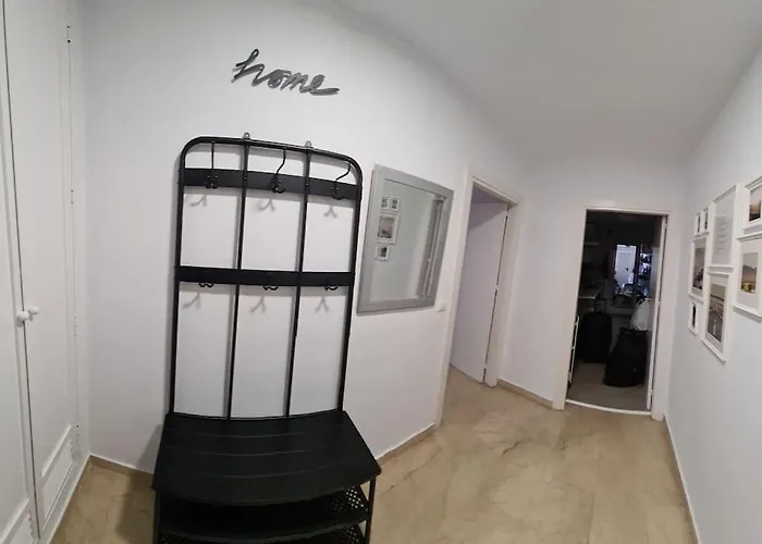 Apartment Excellent Choice For Up To 8, 150 Sqm Of Comfort, 700 To Beach, With Pool, Air-conditioning