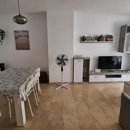 Excellent Choice For Up To 8, 150 Sqm Of Comfort, 700 To Beach, With Pool, Air-conditioning شقة فوينخيرولا