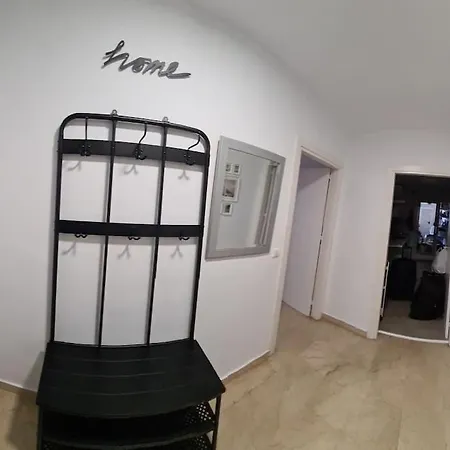 Apartment Excellent Choice For Up To 8, 150 Sqm Of Comfort, 700 To Beach, With Pool, Air-conditioning