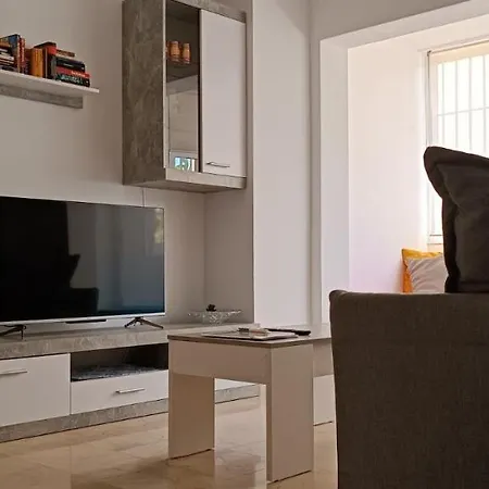 شقة Excellent Choice For Up To 8, 150 Sqm Of Comfort, 700 To Beach, With Pool, Air-conditioning