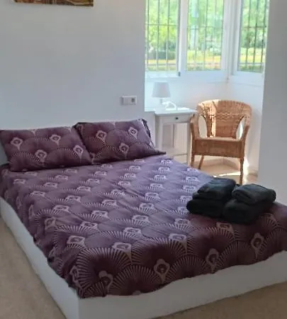 Excellent Choice For Up To 8, 150 Sqm Of Comfort, 700 To Beach, With Pool, Air-conditioning شقة *