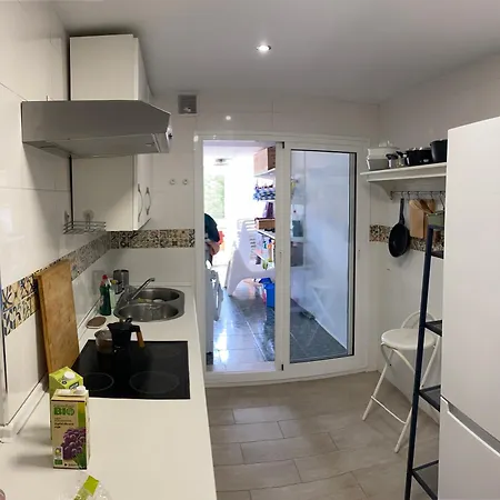 Excellent Choice For Up To 8, 150 Sqm Of Comfort, 700 To Beach, With Pool, Air-conditioning Appartement