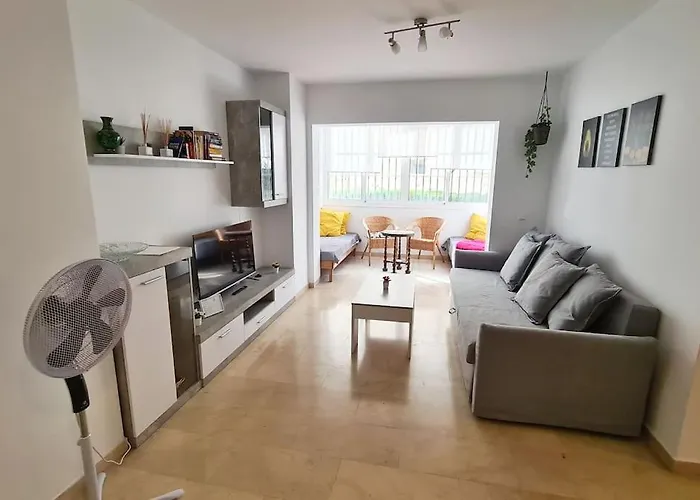 Excellent Choice For Up To 8, 150 Sqm Of Comfort, 700 To Beach, With Pool, Air-conditioning Apartament *