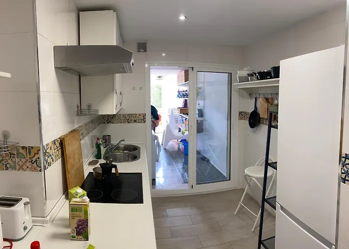 Excellent Choice For Up To 8, 150 Sqm Of Comfort, 700 To Beach, With Pool, Air-conditioning Apartament