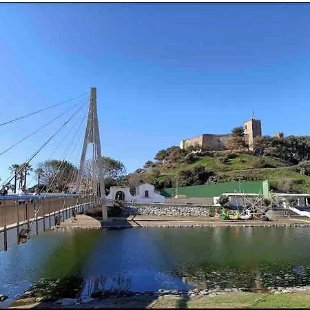 Апартаменты Excellent Choice For Up To 8, 150 Sqm Of Comfort, 700 To Beach, With Pool, Air-conditioning Фуэнхирола