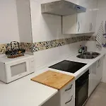 Excellent Choice For Up To 8, 150 Sqm Of Comfort, 700 To Beach, With Pool, Air-conditioning Apartament
