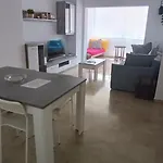 Excellent Choice For Up To 8, 150 Sqm Of Comfort, 700 To Beach, With Pool, Air-conditioning Apartament