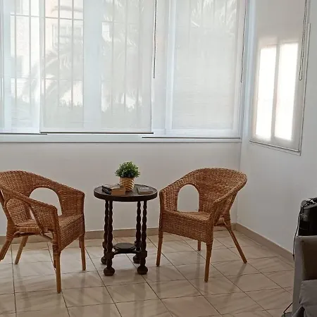 Excellent Choice For Up To 8, 150 Sqm Of Comfort, 700 To Beach, With Pool, Air-conditioning * פואנגירולה