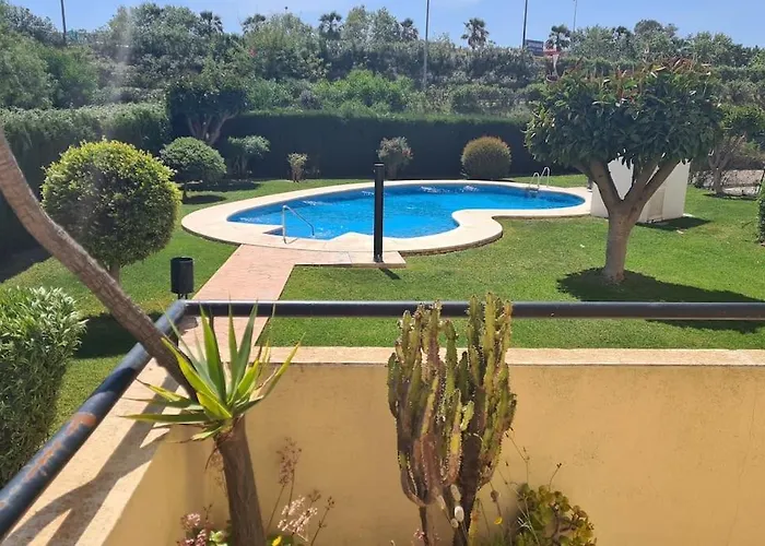 Excellent Choice For Up To 8, 150 Sqm Of Comfort, 700 To Beach, With Pool, Air-conditioning פואנגירולה