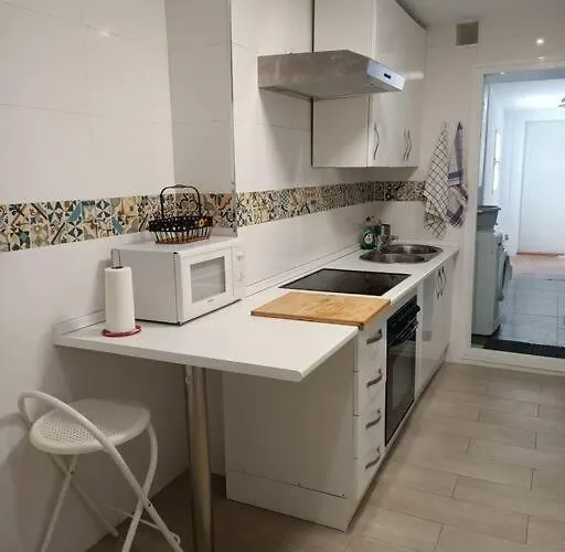 Excellent Choice For Up To 8, 150 Sqm Of Comfort, 700 To Beach, With Pool, Air-conditioning דירה פואנגירולה