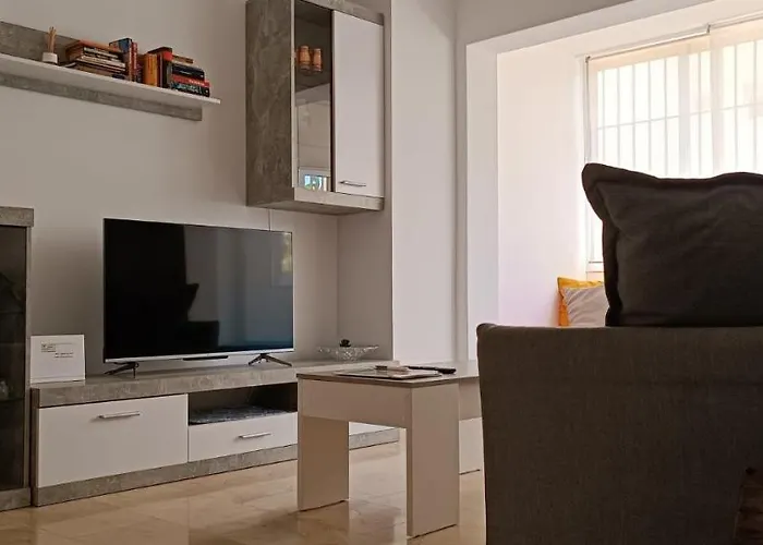 דירה Excellent Choice For Up To 8, 150 Sqm Of Comfort, 700 To Beach, With Pool, Air-conditioning