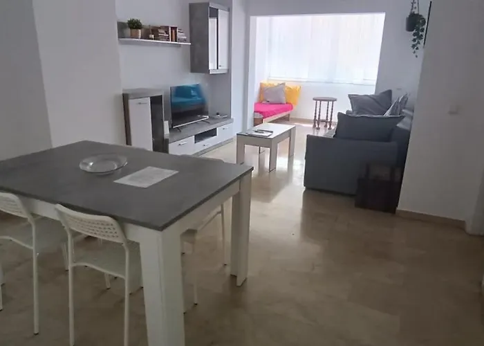 Excellent Choice For Up To 8, 150 Sqm Of Comfort, 700 To Beach, With Pool, Air-conditioning דירה