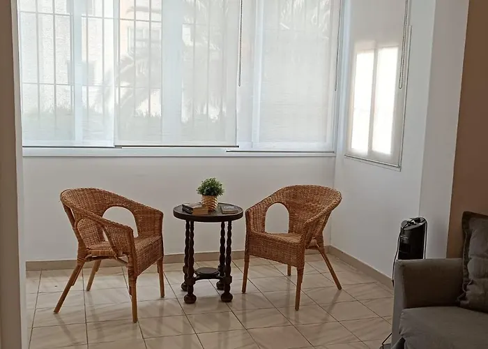 Excellent Choice For Up To 8, 150 Sqm Of Comfort, 700 To Beach, With Pool, Air-conditioning * פואנגירולה