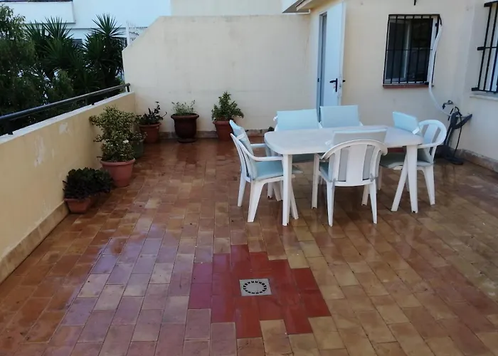 Excellent Choice For Up To 8, 150 Sqm Of Comfort, 700 To Beach, With Pool, Air-conditioning פואנגירולה